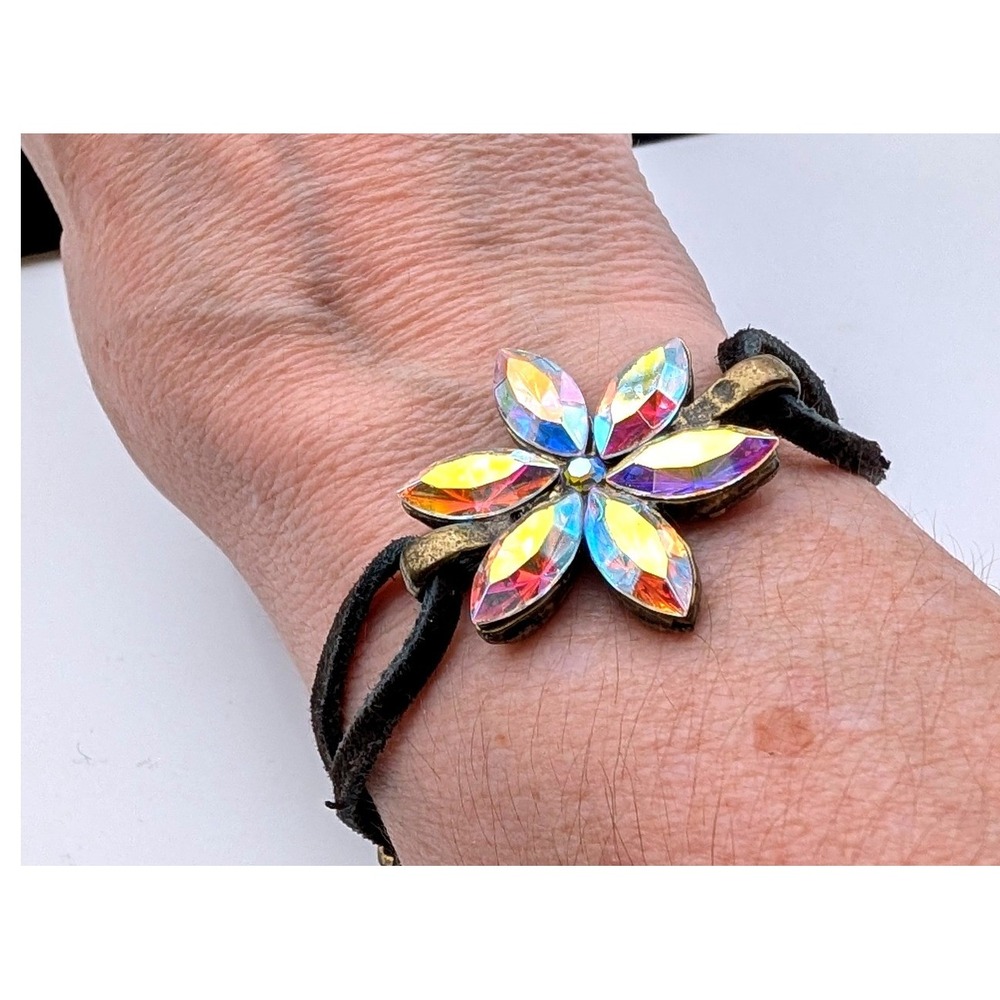 Iridescent Crystal Flower Suede Cord Bracelet Antique Brass Toggle Clasp 7.5" - Picture 9 of 10